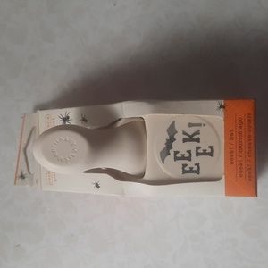 Martha Stewart Eeek! Bat edge punch for scrapbooking